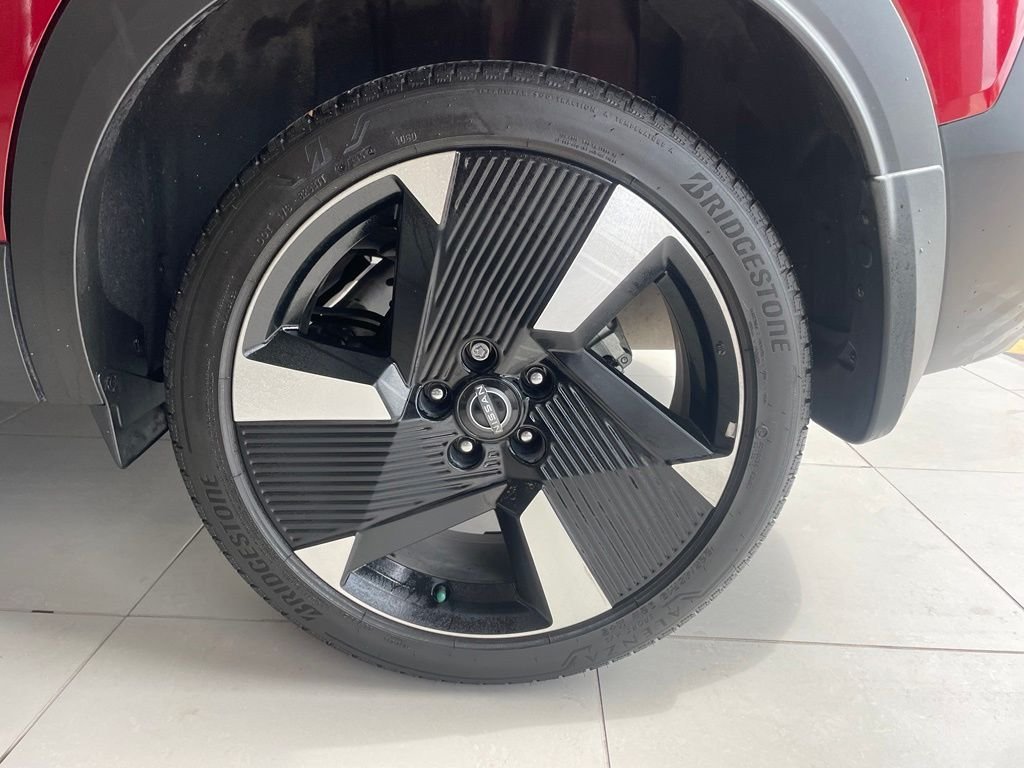 Certified Used 2025 Red Nissan SR image 17