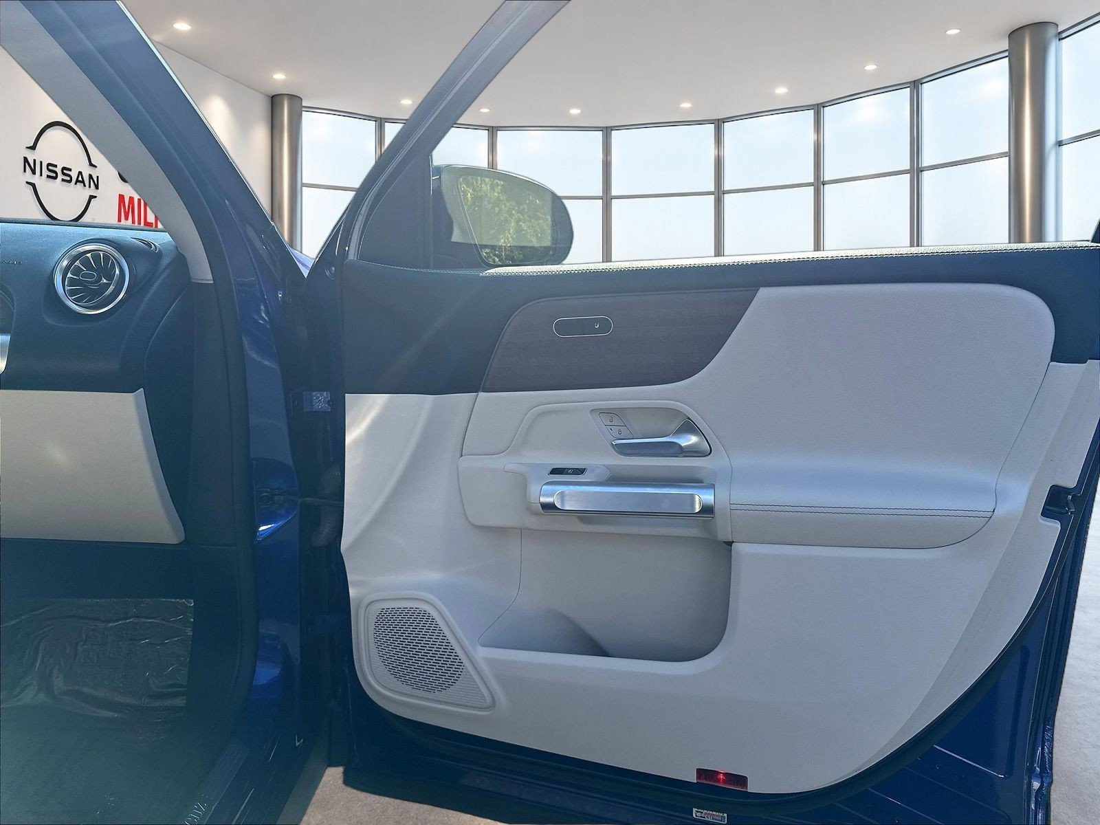 Used 2022 Galaxy Blue Metallic Mercedes-Benz GLB 250 image 30