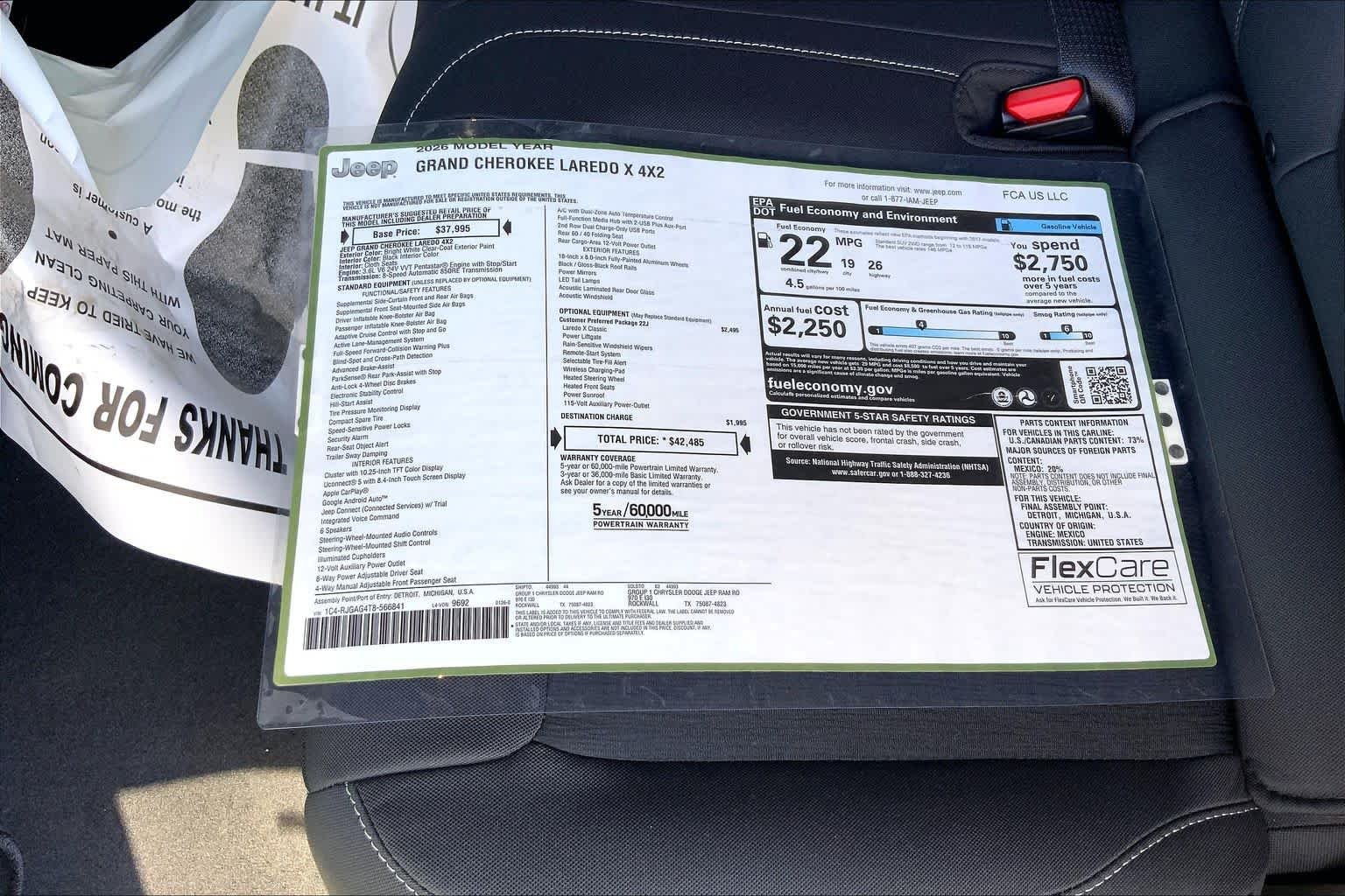 New 2026 Bright White Clear-Coat Exterior Paint Jeep Laredo X image 19