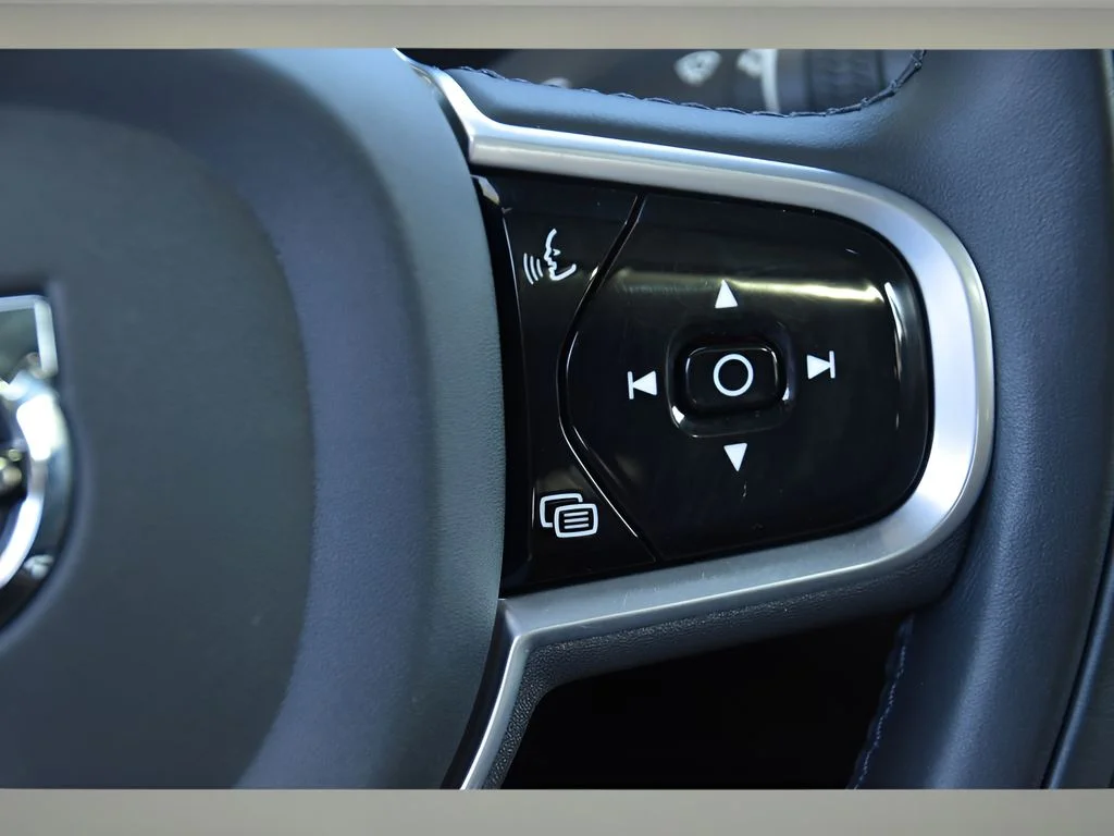 Used 2022 Pine Grey Metallic Volvo Inscription image 36