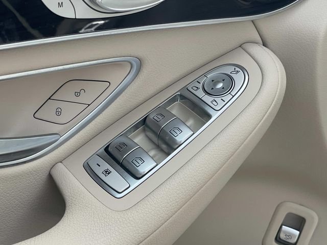 Used 2022 White Mercedes-Benz GLC 300 image 17