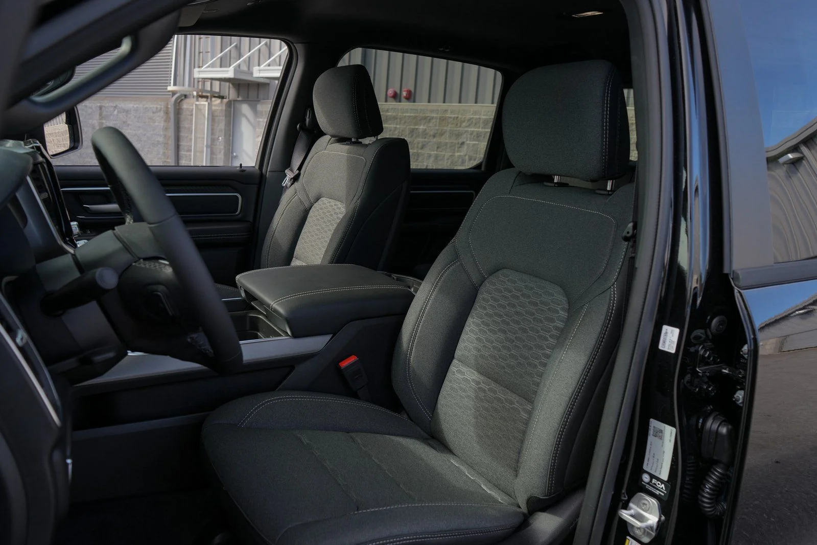 New 2026 Diamond Black Crystal Pearl-Coat Exterior Paint RAM Big Horn/Lone Star image 15