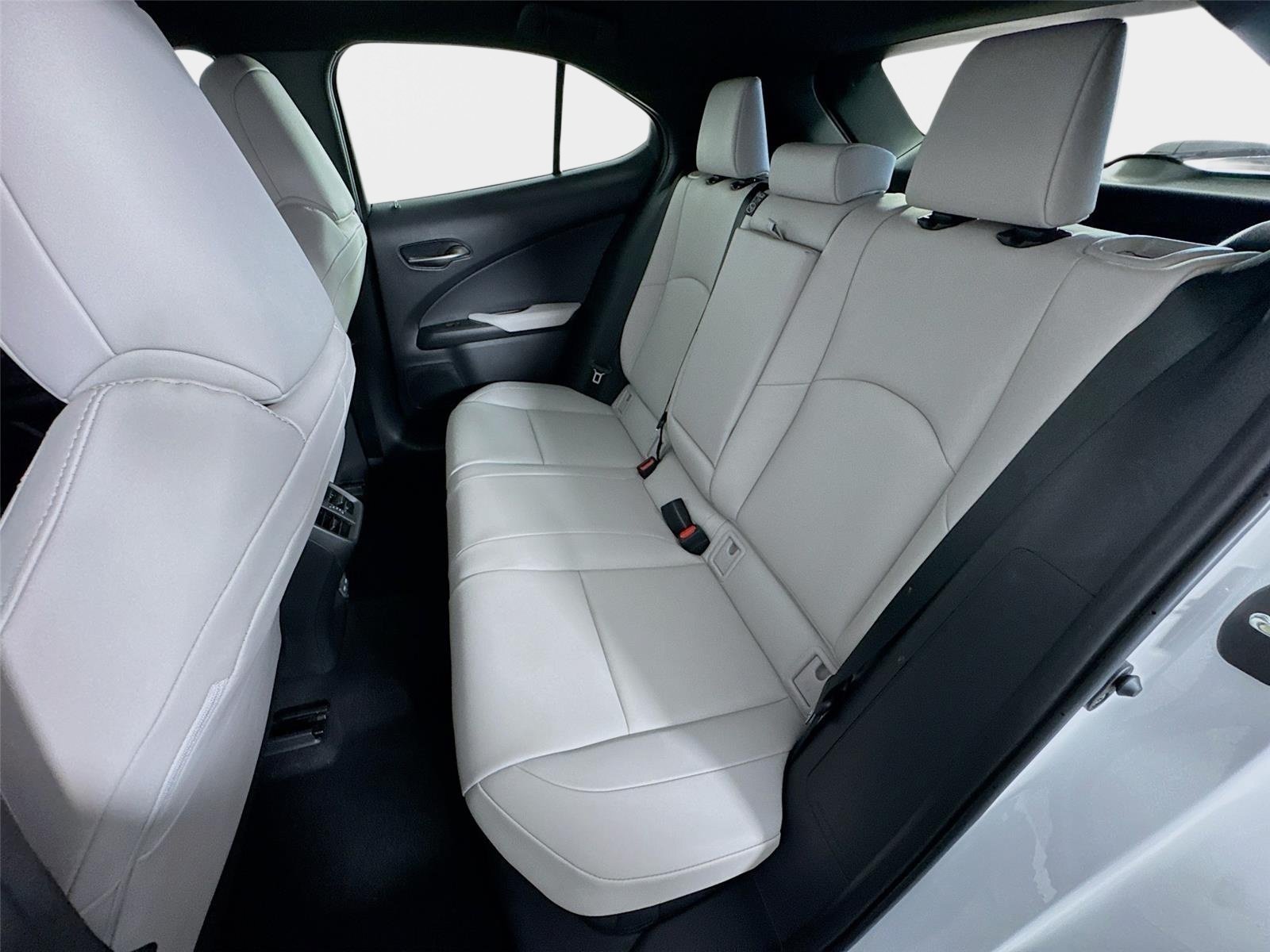 Used 2025 Ultra White Lexus UX 300h F SPORT Design image 22