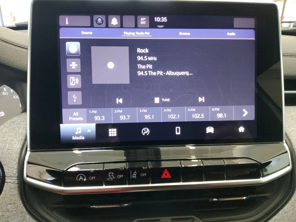 Used 2024 White Jeep Latitude image 11