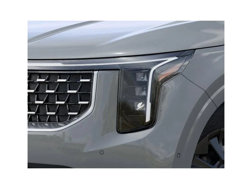 New 2026 Ceramic Silver Kia SX image 2