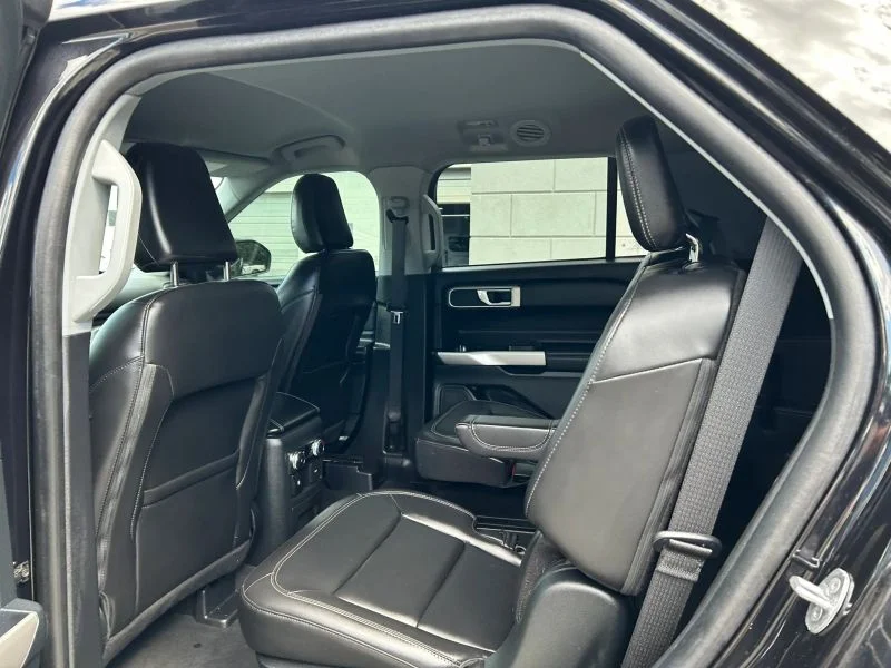 Used 2023 Black Metallic Ford XLT Sport Utility 4D image 35