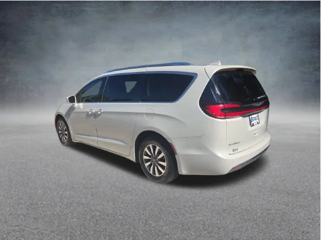 Used 2021 White Chrysler Touring L image 10