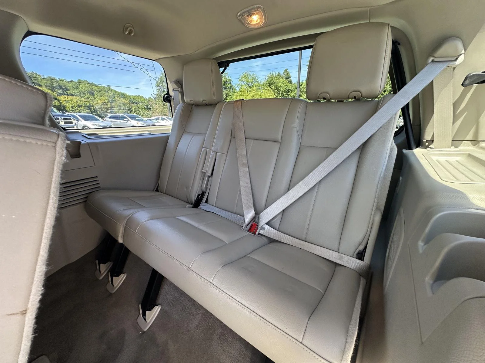 Used 2012  Ford Limited image 12