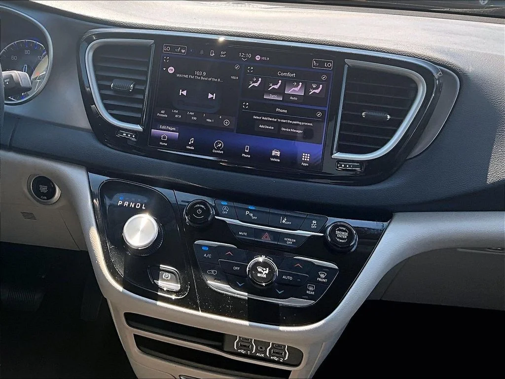 Used 2023 Gray Chrysler Touring L image 7