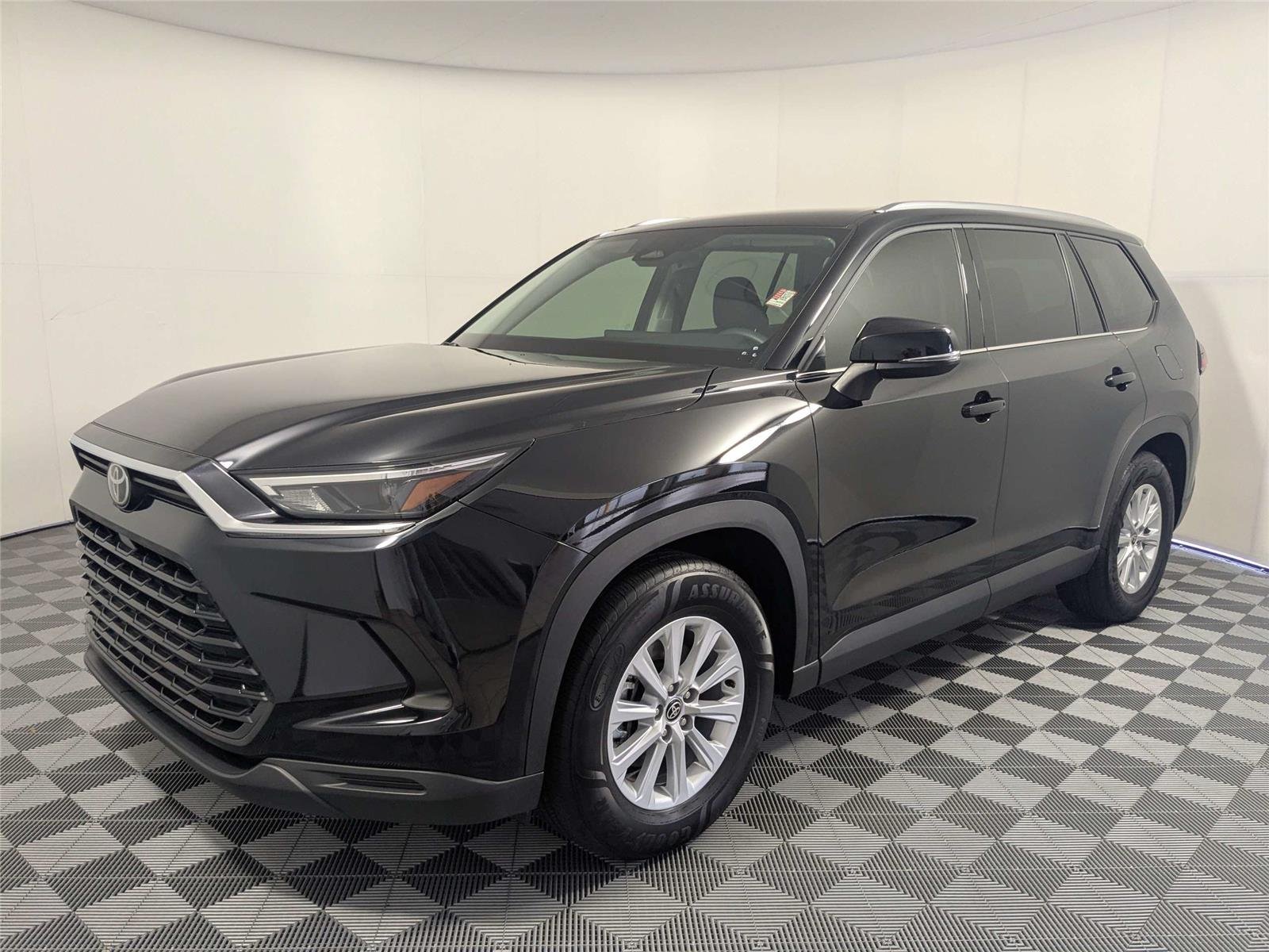 Used 2025 Midnight Black Metallic Toyota XLE image 2