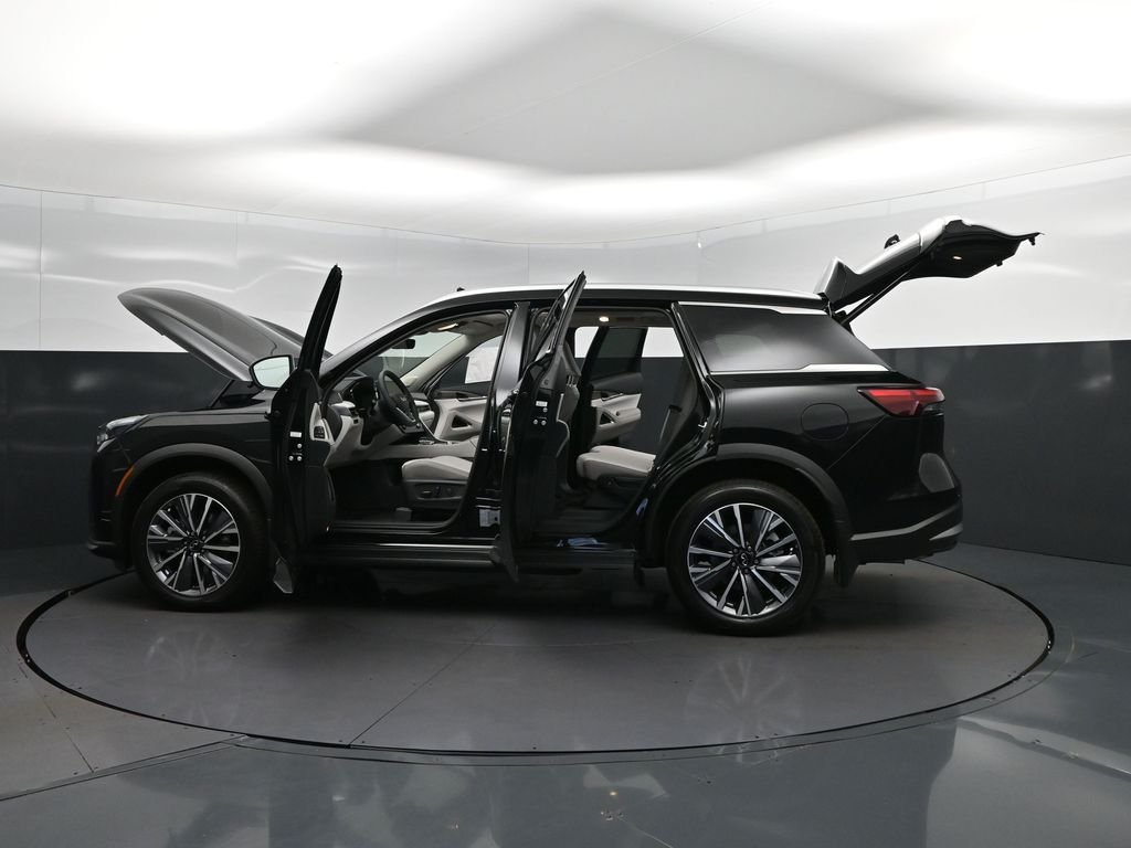 New 2027 MINERAL BLACK INFINITI Luxe FWD image 47