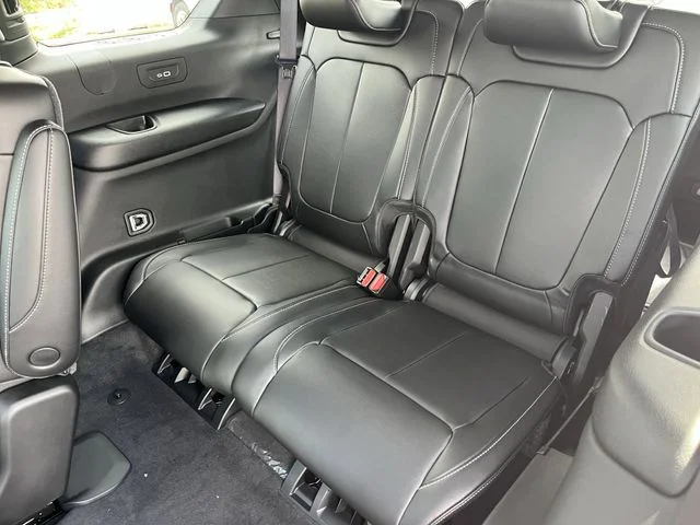 New 2026 Diamond Black Crystal Pearl-Coat Exterior Paint Jeep Limited image 20