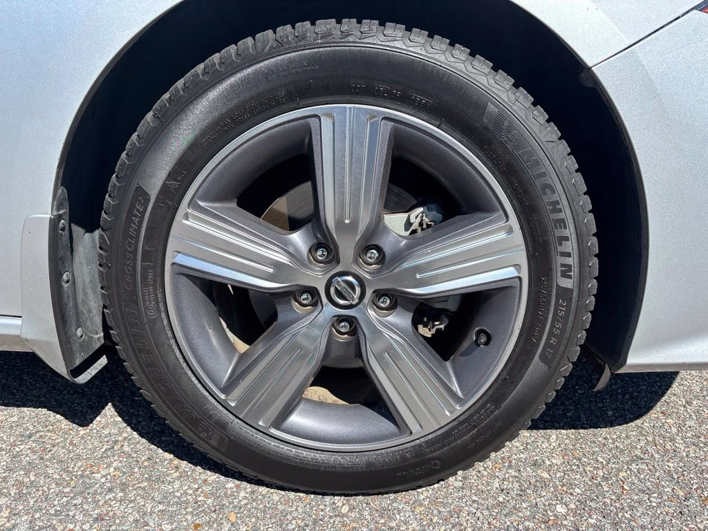 Used 2022 Silver Nissan 2.5 SL image 15
