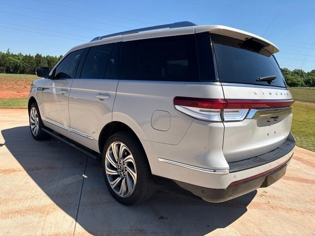 Used 2022 White Lincoln Reserve image 6