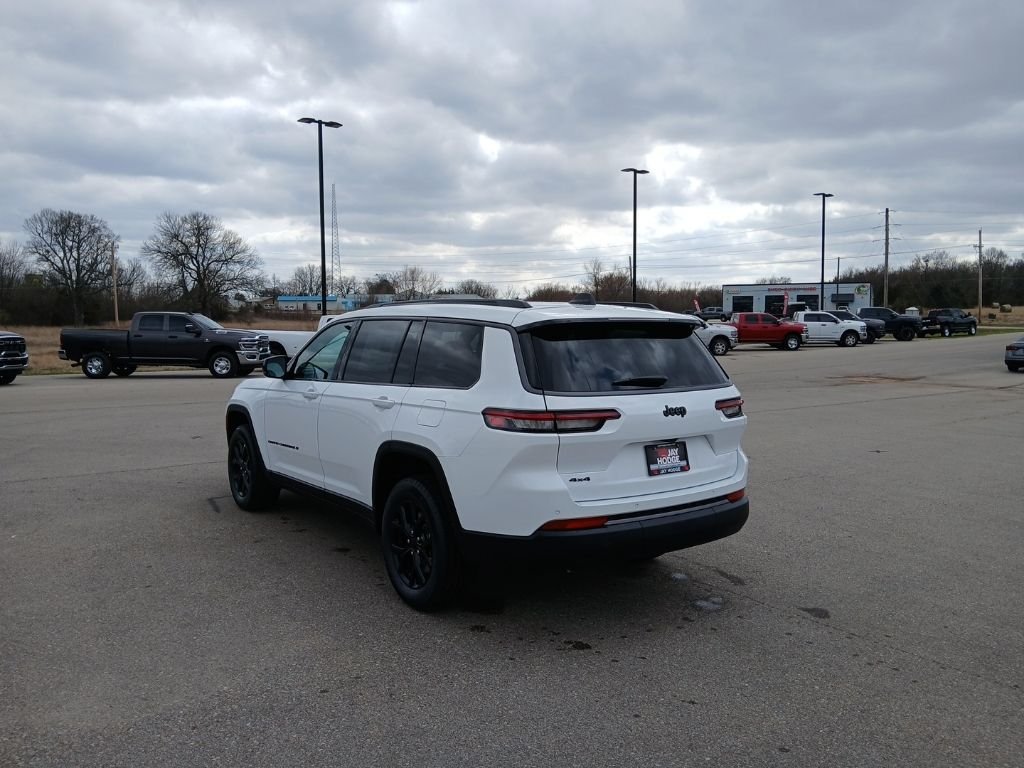 New 2026 Bright White Clear-Coat Exterior Paint Jeep Altitude image 5