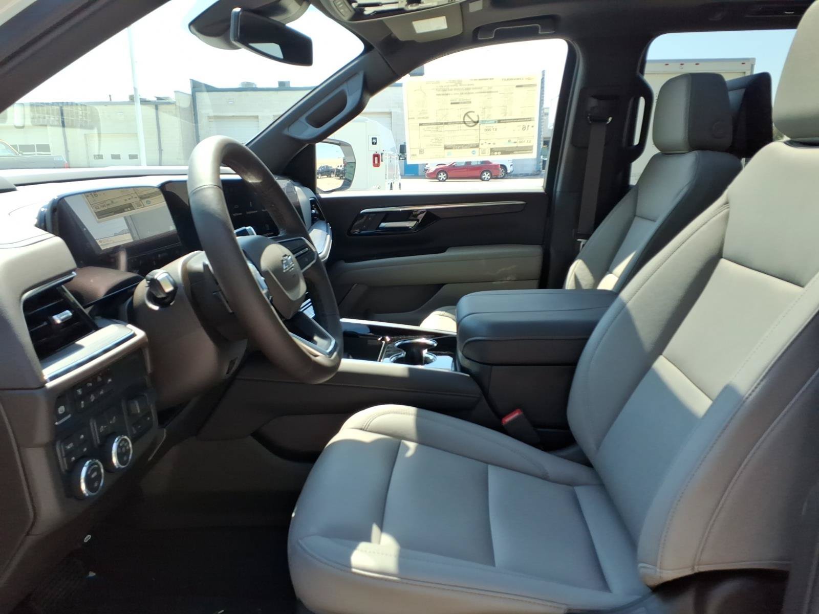2026 Chevrolet Suburban Z71 - Photo 14
