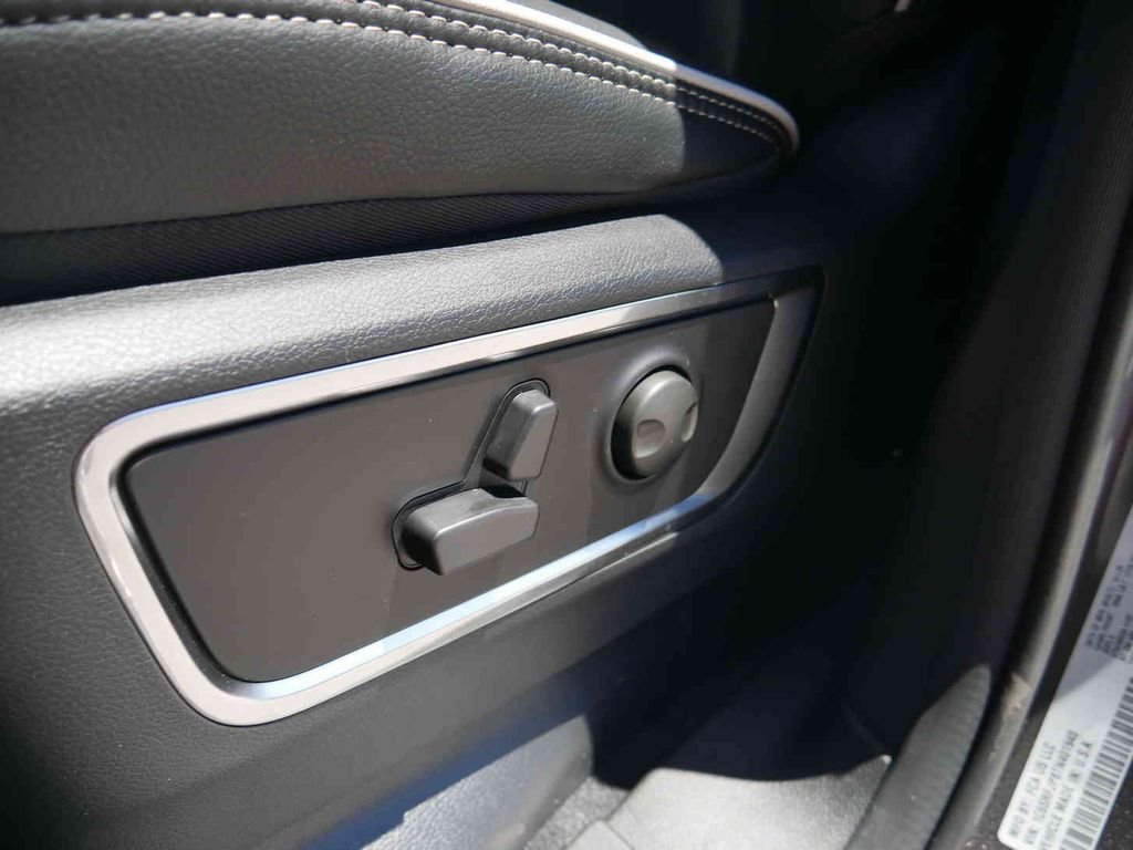 New 2026 Granite Crystal Metallic Clear-Coat Exterior Paint RAM LARAMIE image 30