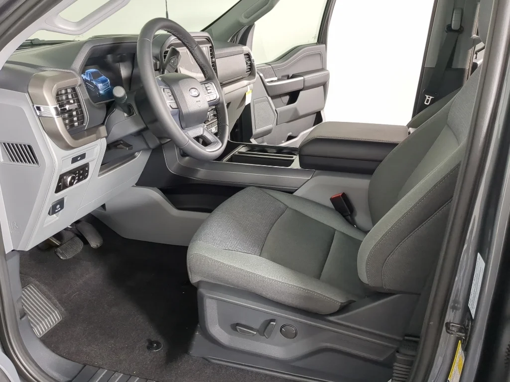 New 2026 Carbonized Gray Metallic Ford XLT image 10
