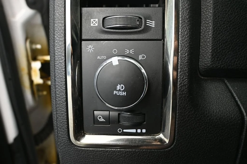 Used 2018 White Ram Sport image 23