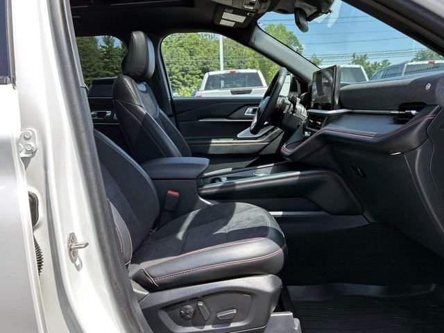 Used 2025 White Ford ST image 18