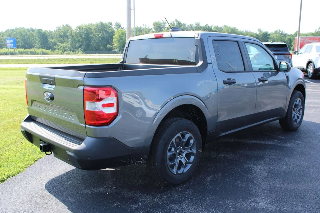 New 2026 Carbonized Gray Metallic Ford XLT image 14