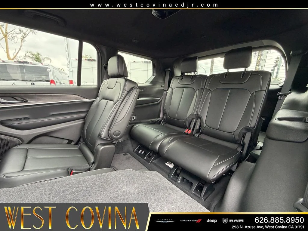 New 2025 Velvet Red Pearl-Coat Exterior Paint Jeep Limited image 21
