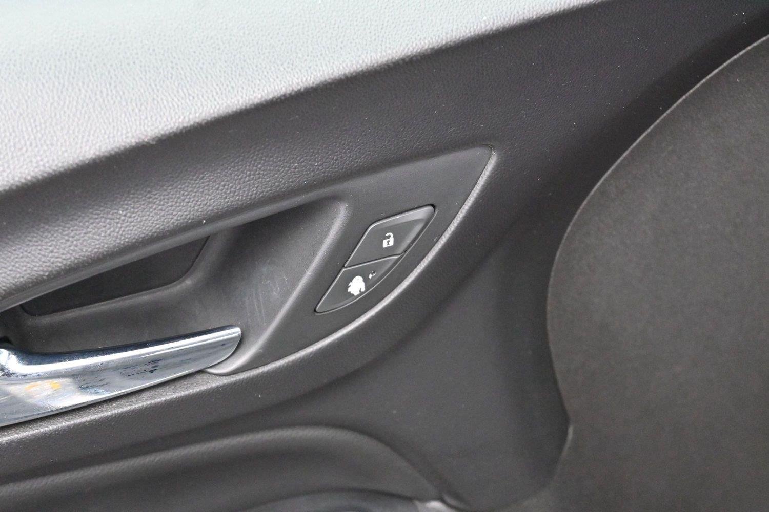 Used 2018 Silver Ice Metallic Chevrolet LT image 10