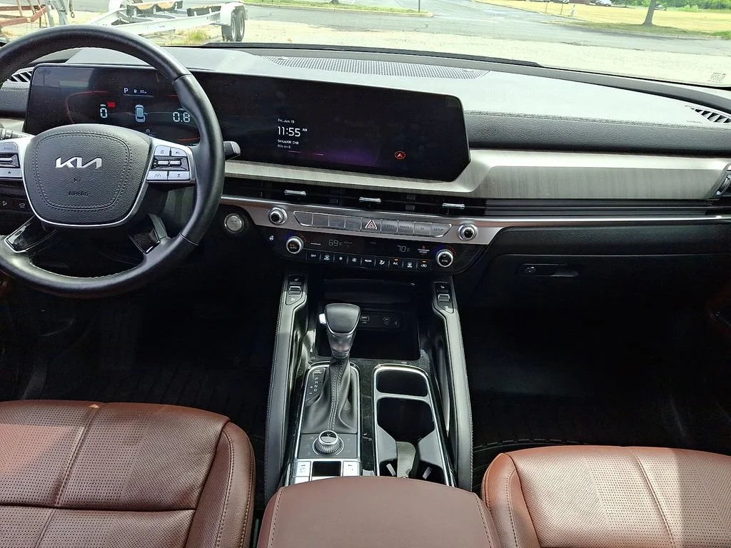 Used 2023 Ebony Black Kia EX image 16