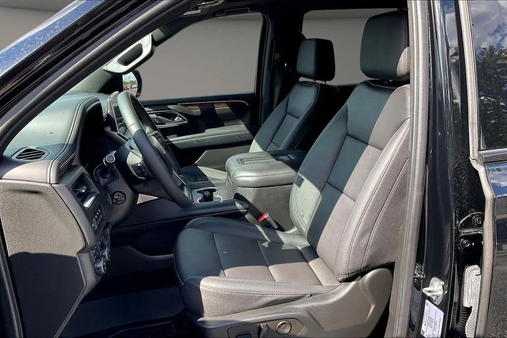 Used 2023 Black Chevrolet Z71 image 23