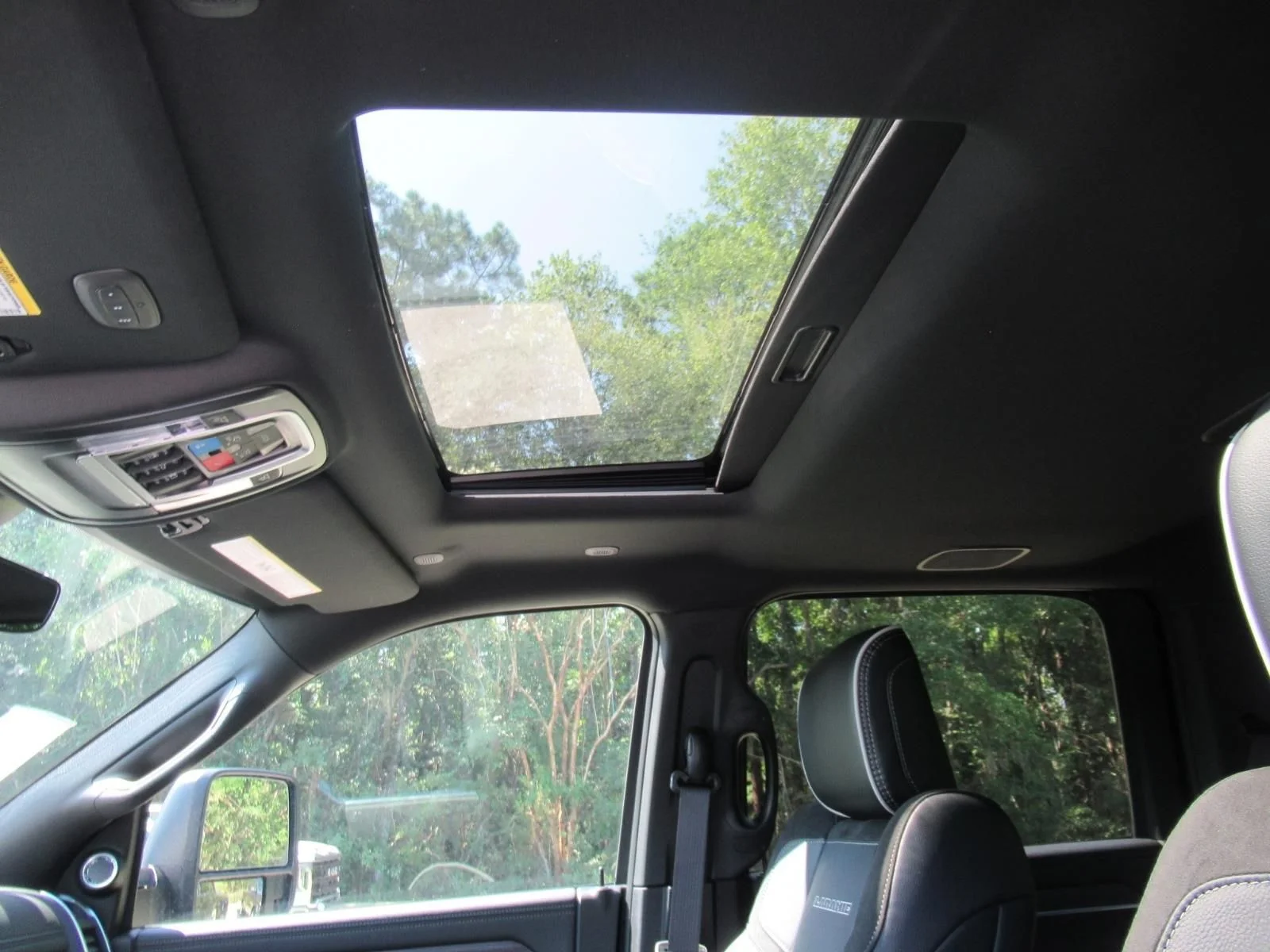 New 2027 Diamond Black Crystal Pearlcoat RAM Laramie image 20