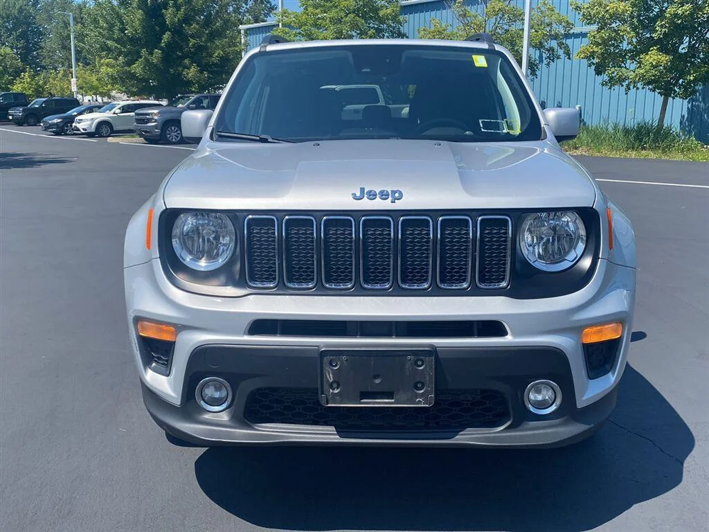 Used 2021 Glacier Metallic Jeep Latitude image 5