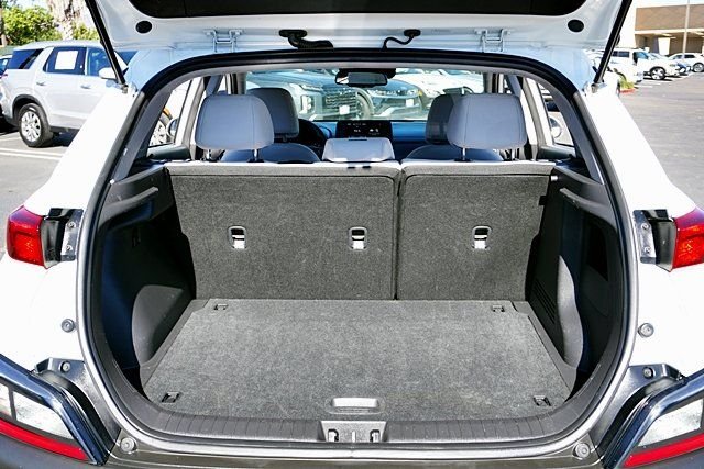 Used 2023 White Hyundai SEL image 12