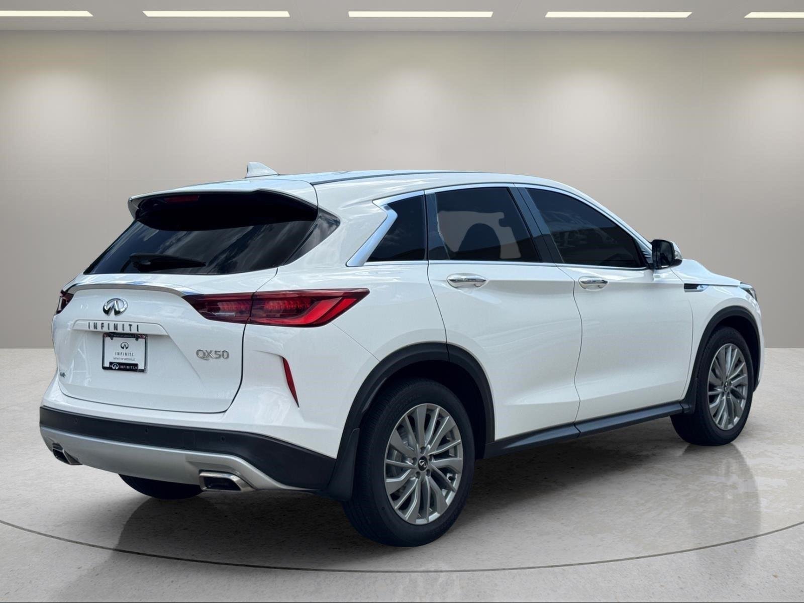 Used 2023 Lunar White INFINITI PURE image 5