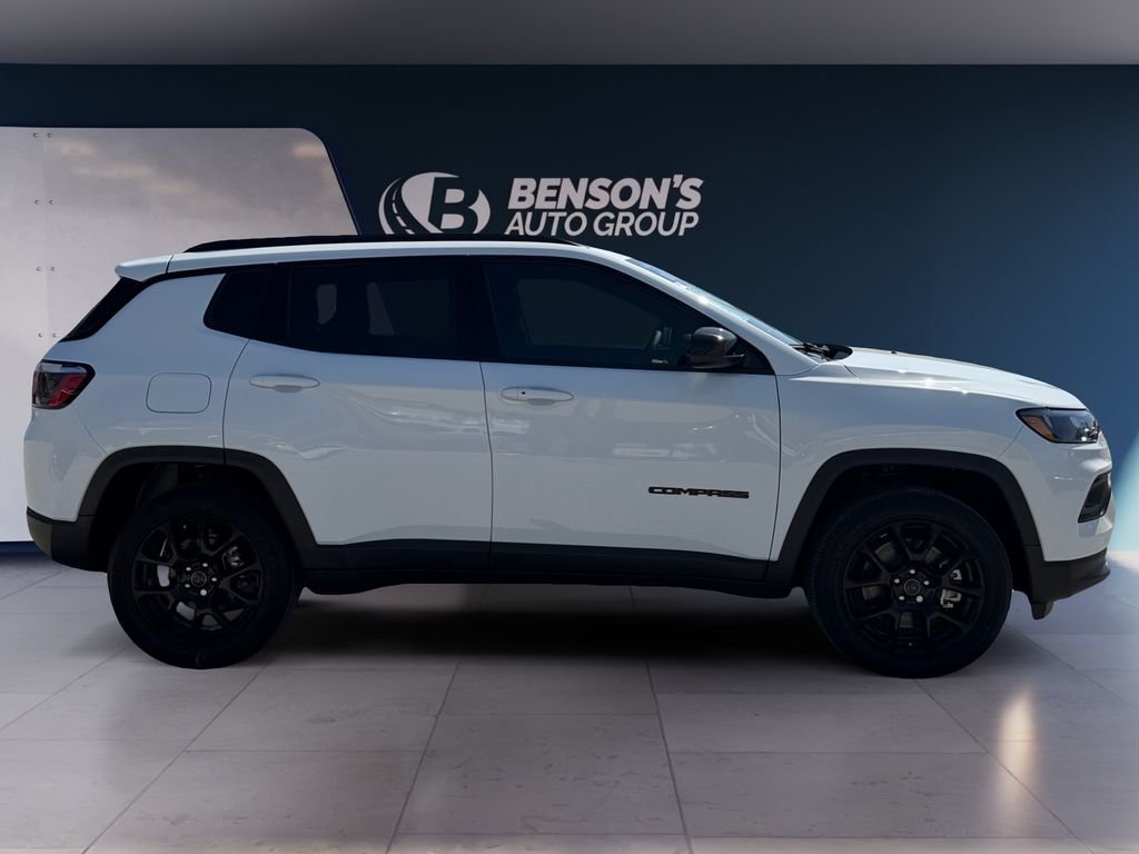 New 2026 Bright White Clear-Coat Exterior Paint Jeep Latitude image 6