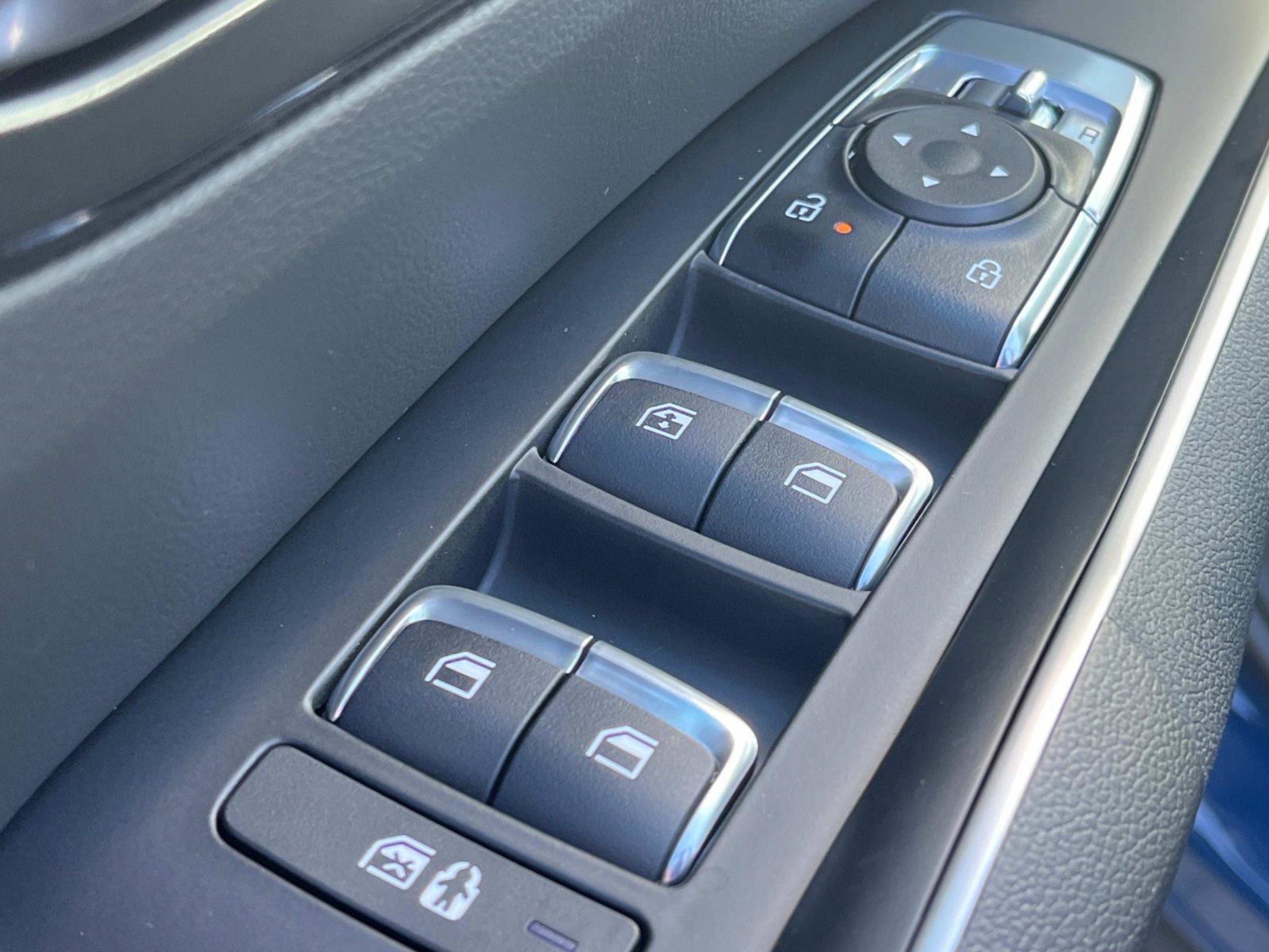 2025 Kia Sorento S - Photo 19