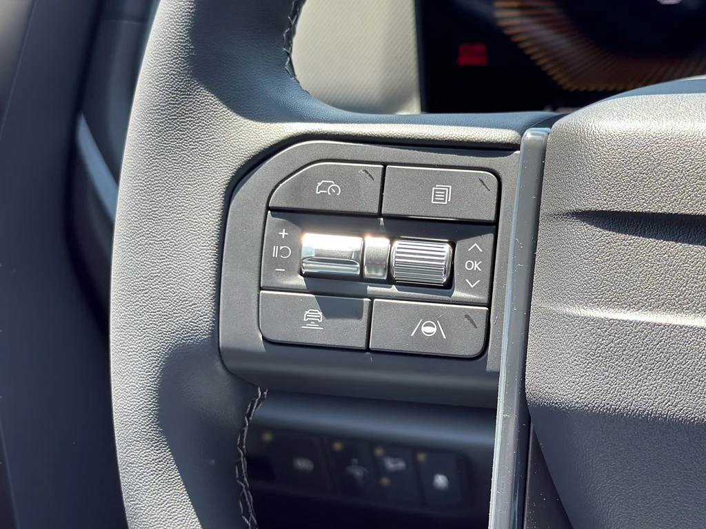 New 2027 Snow White Pearl Kia LX image 19