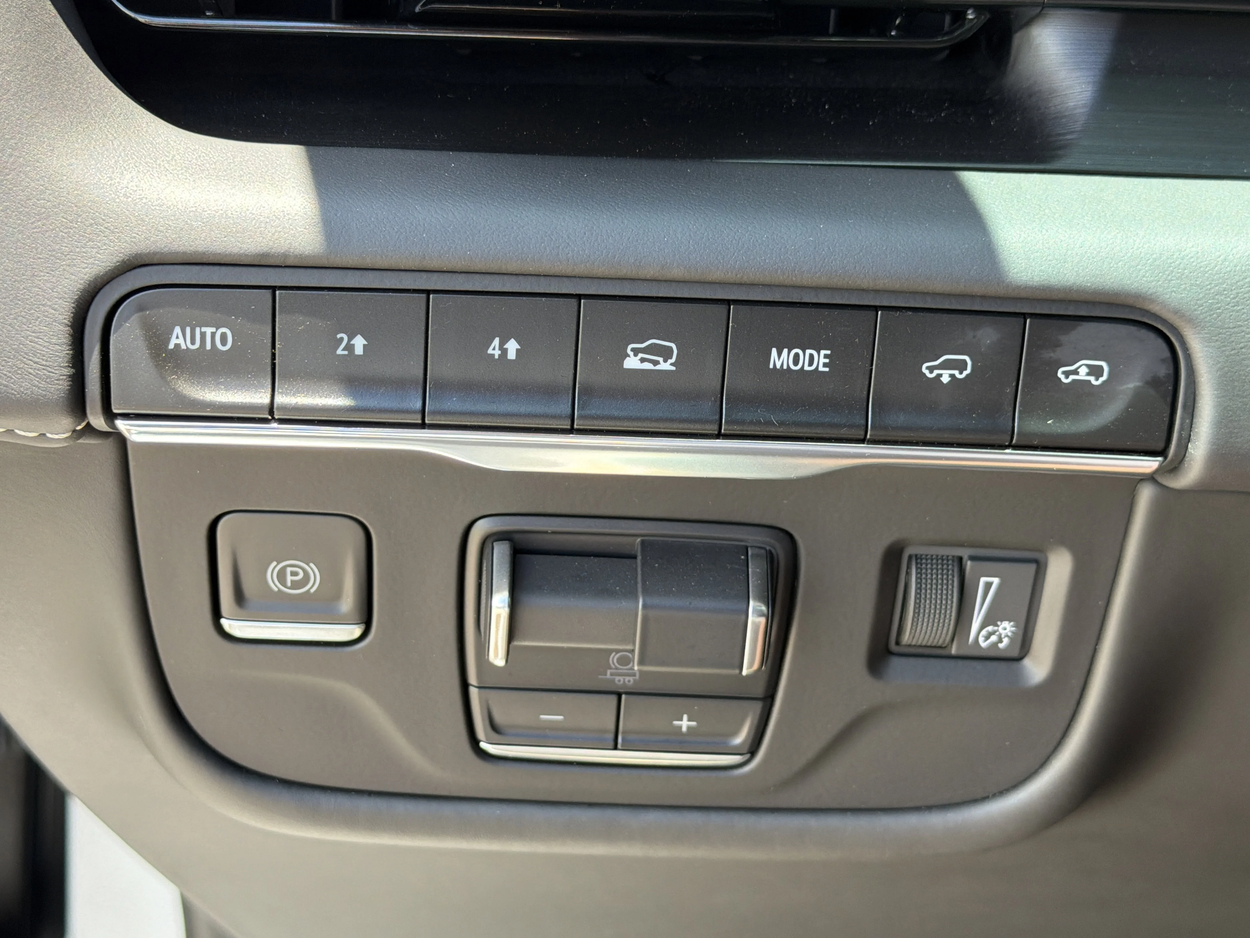 Used 2023 Crystal White Tricoat Cadillac 4WD Sport Platinum image 30