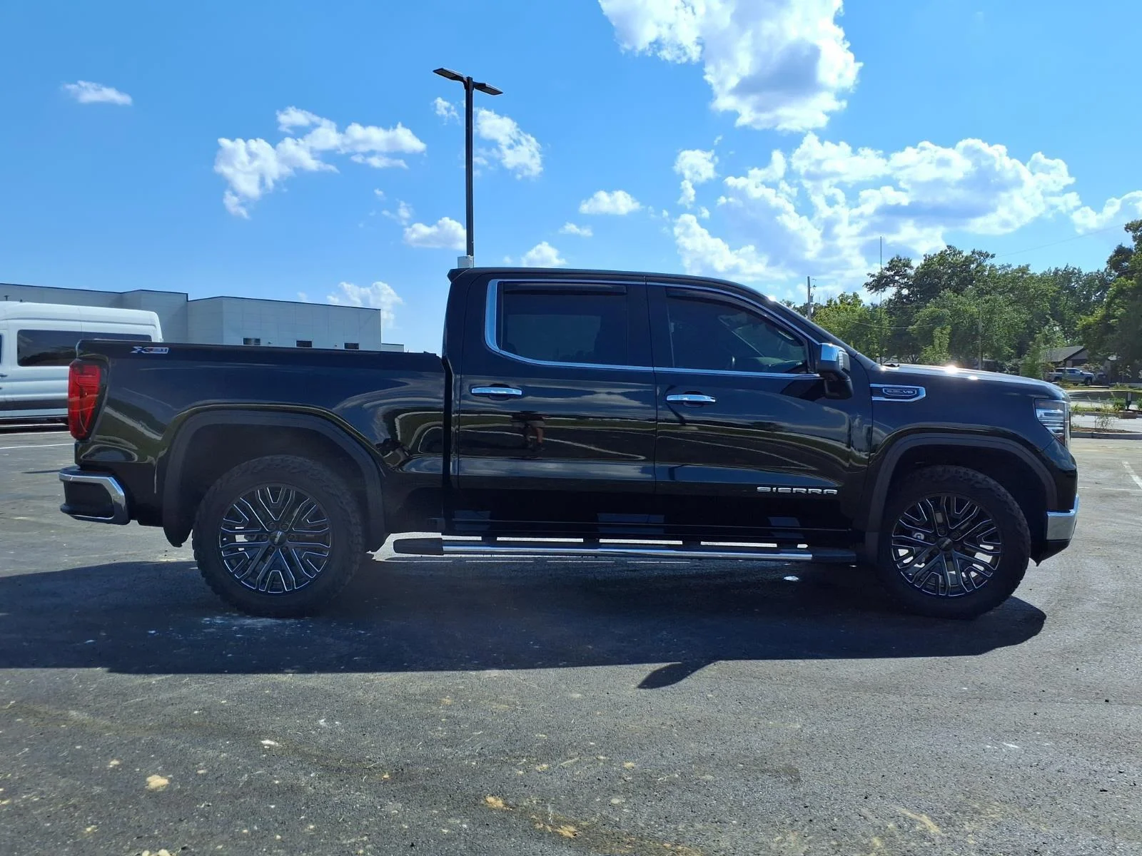 Used 2023 Onyx Black GMC SLT image 31