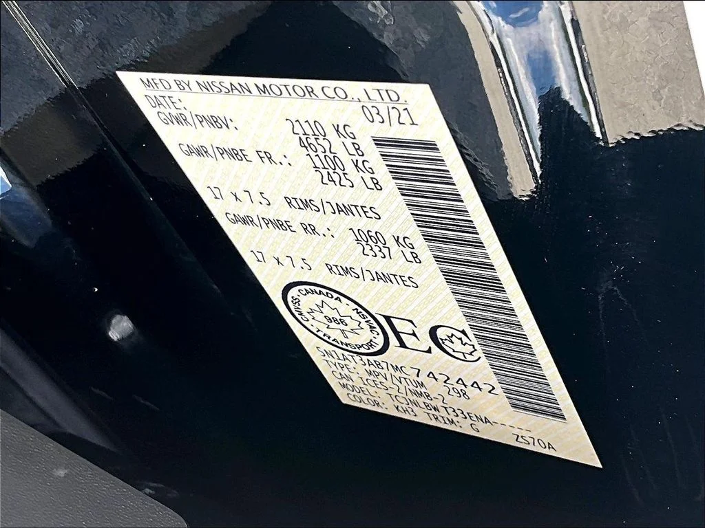 Used 2021 Black Nissan S image 35