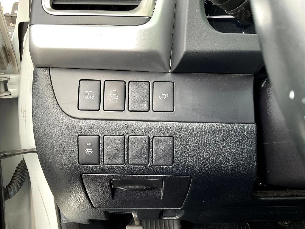 Used 2019 Blizzard Pearl Toyota XLE image 19