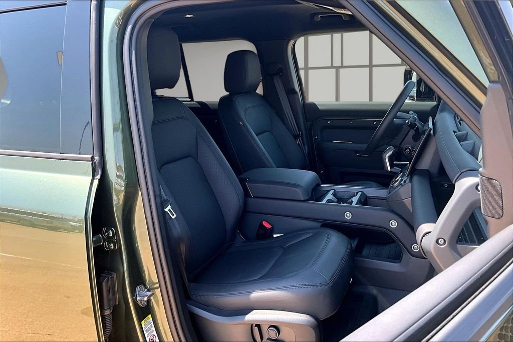 Used 2026 Green Land Rover S image 7