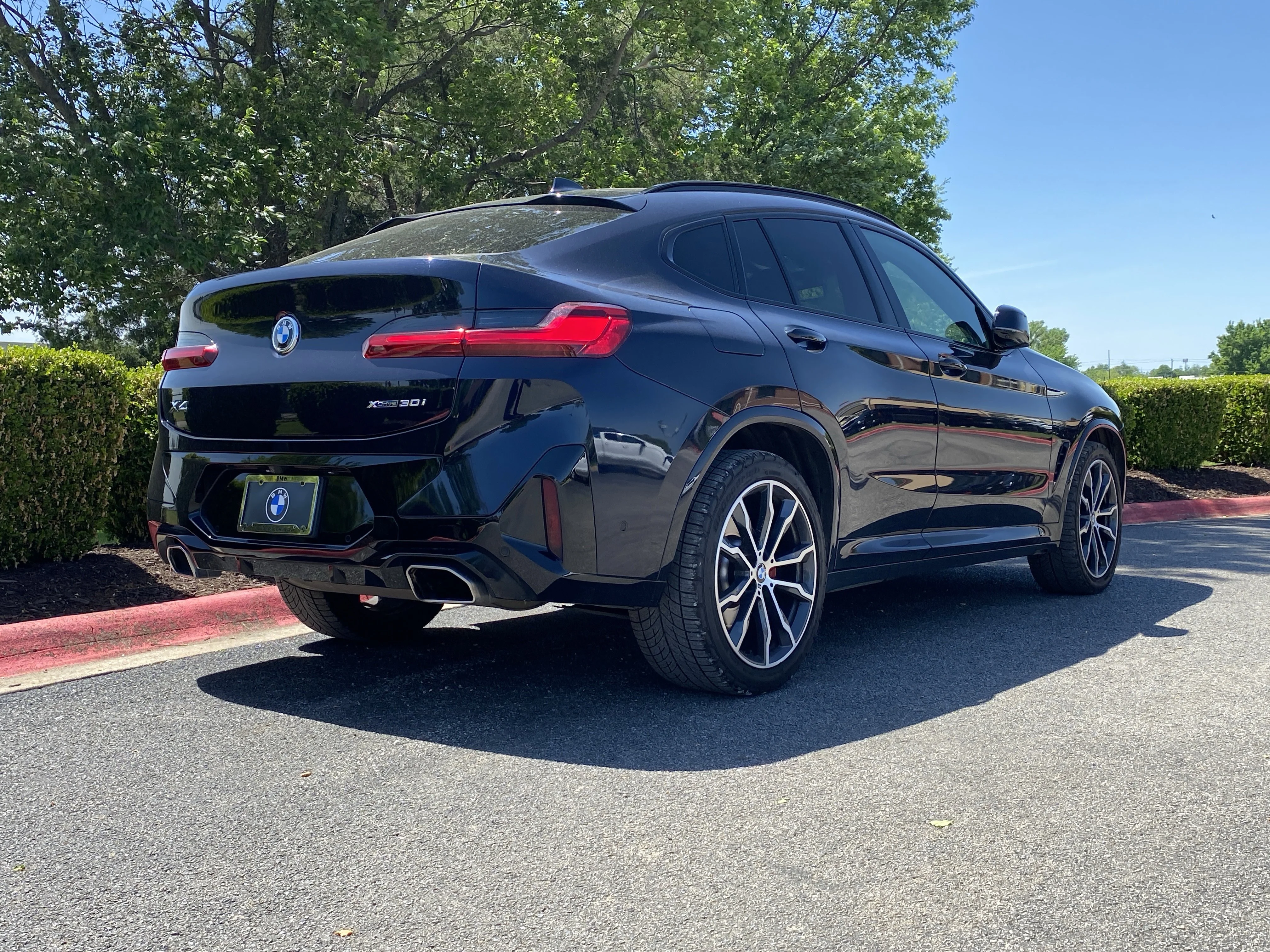 Used 2022 Carbon Black Metallic BMW  image 3