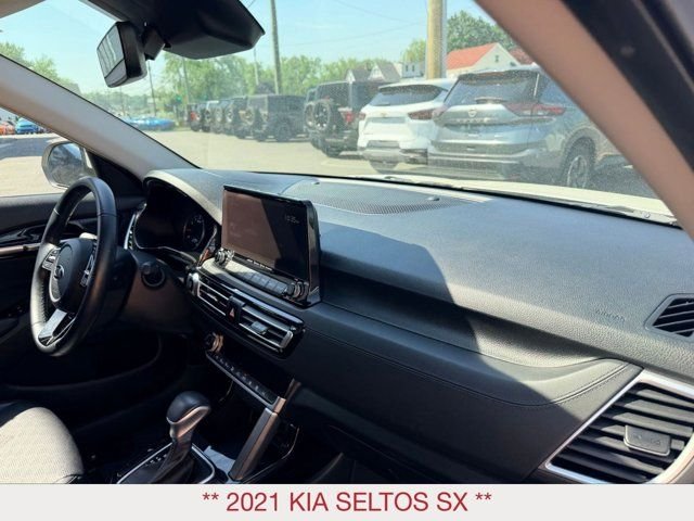 Certified Used 2021 White Kia SX image 10