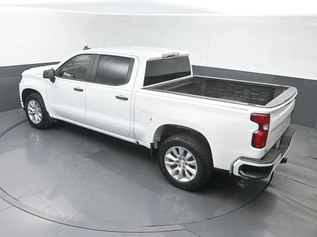 Used 2022 White Chevrolet Custom image 36