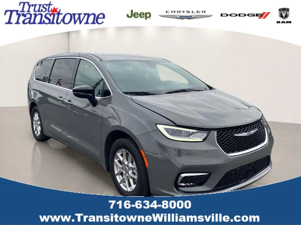 2025 Chrysler Pacifica Select's photo
