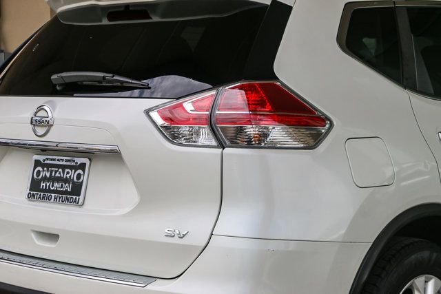 Used 2016 White Nissan SV image 9