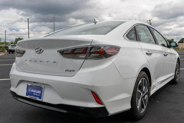 Used 2019 White Hyundai Base image 6