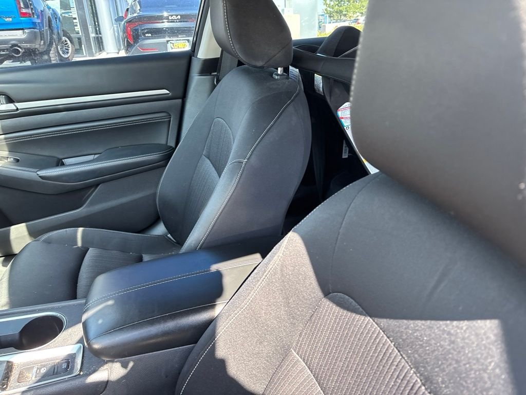 Used 2019 Black Nissan 2.5 SV image 25
