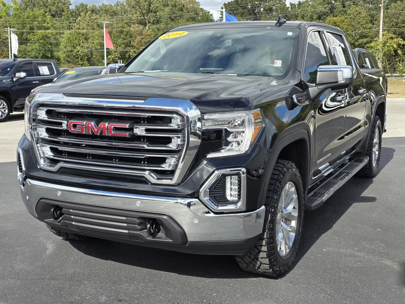 Used 2019 ONYX BLACK GMC SLT image 3