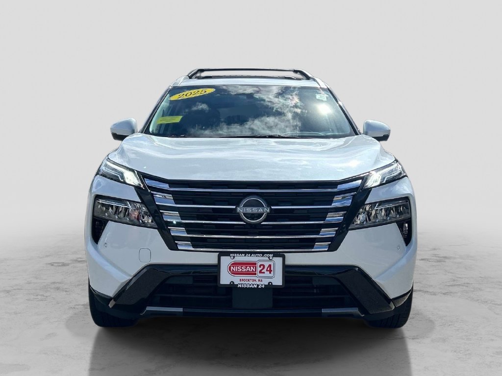 Used 2025 White Nissan Platinum image 8